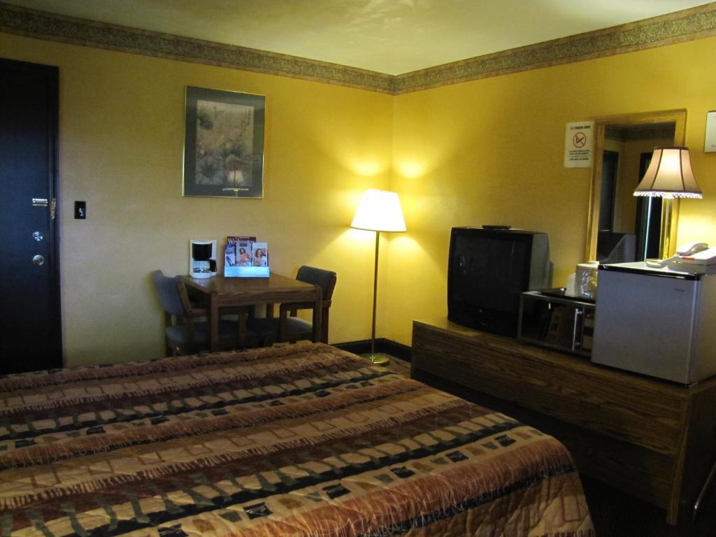 Colonial Inn Mercer-Grove City Habitación foto